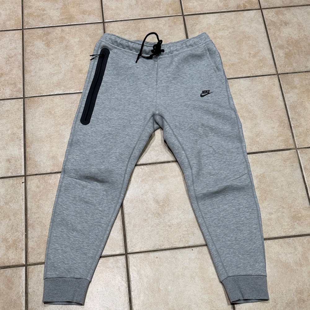 Nike Grey men  Fleece Joggers with Black Zipper Detail tech pants size L grey